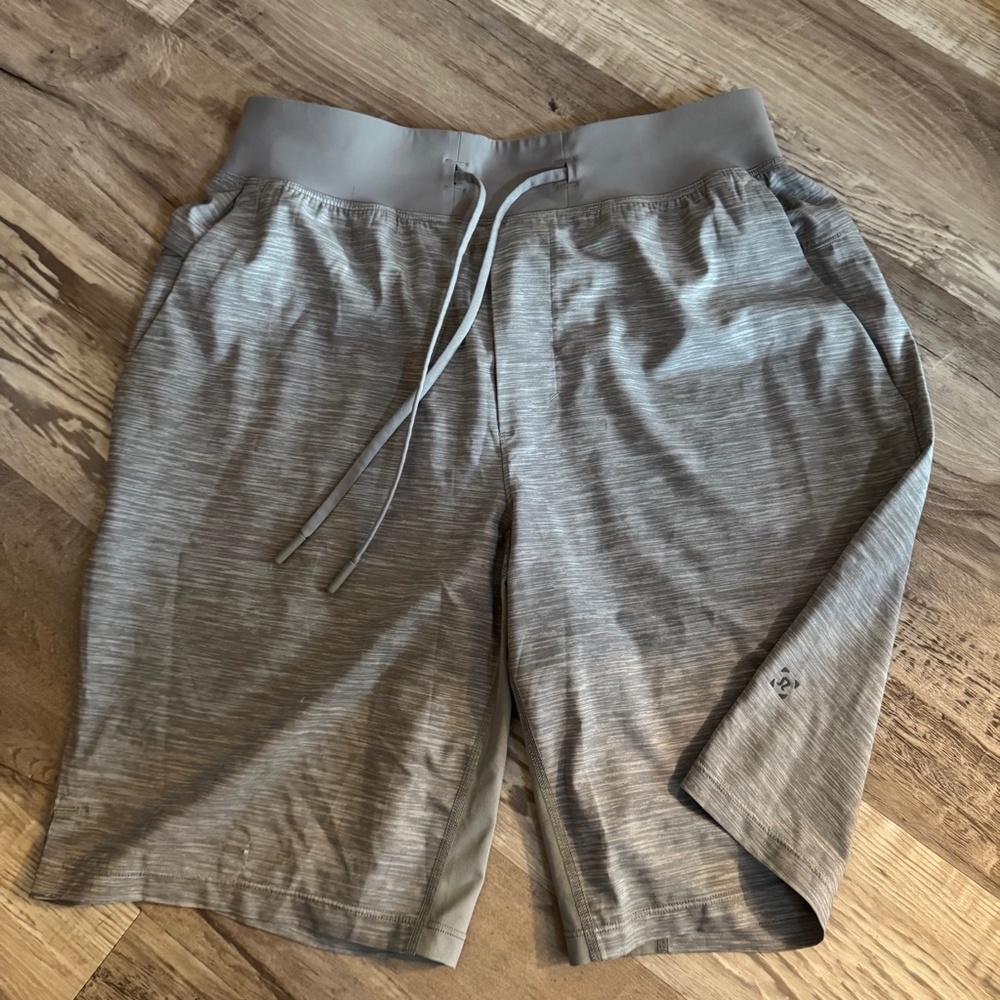 Lululemon Men’s Gray Athletic Shorts Size S Liner-less 9"